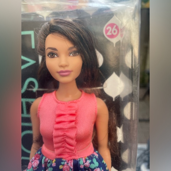Barbie Fashionistas 26 Spring into Style Curvy DMF28 - Picture 1 of 12